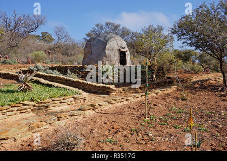 Eine typische kerm-' oder Schutz durch Buschmänner (San) in der Karoo Wüste Nationalen Botanischen Garten in Worcester gebaut, Provinz Westkap in Südafrika. Stockfoto