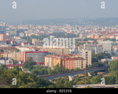 Prag, tschechische Republik - 5. August 2018: Panorama der Stadt Prag an einem Sommermorgen. Tschechisch. Stockfoto
