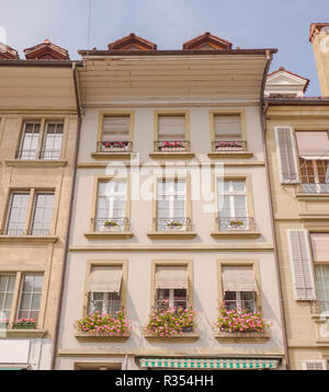 Die alten Häuser auf den Straßen der Stadt Bern. Die Schweiz. Stockfoto