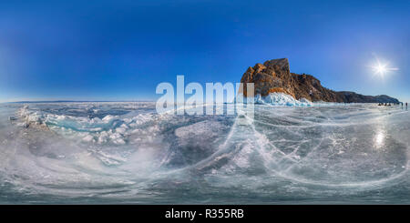360 Grad Panorama Ansicht von Eis Hängematten am Baikalsee in der Nähe von Kap Khoboy. Sphärische 360 vr Panorama