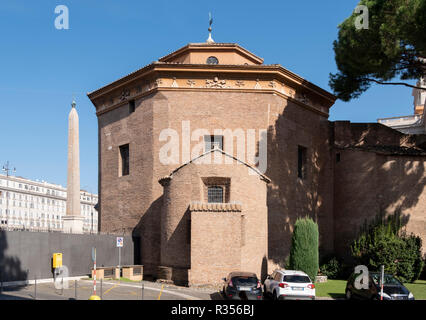 Rom, Roma, San Giovanni in Laterano, Lateransbasilika, Baptisterium aus dem 4. Jahrhundert Stockfoto