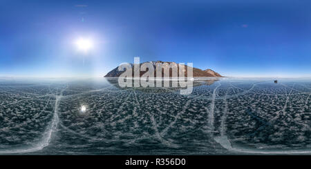 360 Grad Panorama Ansicht von Risse auf dem glatten Eis am Baikalsee. Sphärische 360 180 vr Panorama.