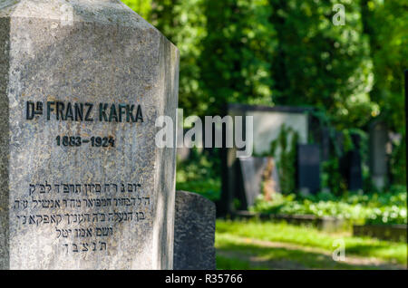 Grab von Franz Kafka, der tschechische Schriftsteller, an der Neue jüdische Friedhof. Stockfoto