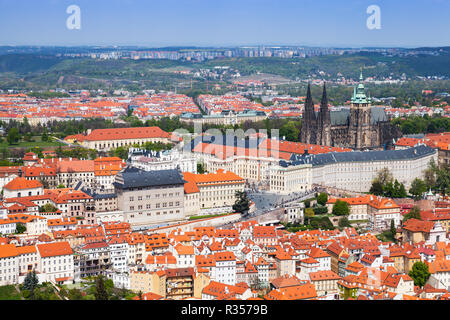 Tschechische Republik, Panoramablick auf die Prager Altstadt mit St. Vitus Kathedrale als Dominante Stockfoto