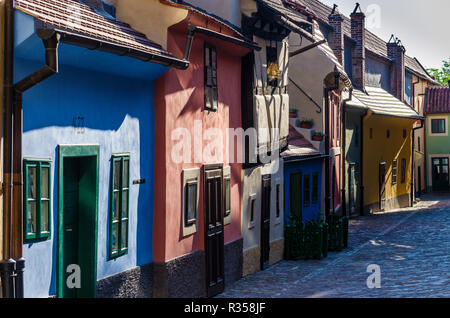 "Zlata Ulicka", die "Goldene Gasse, unten von 'Hradschin' führt. Die Straße voll von kleinen Häusern wurde in Manierismus Stil am Ende des 16. Cen gebaut Stockfoto