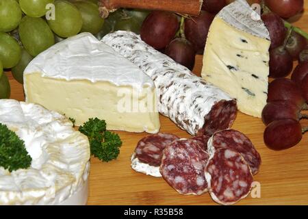 Wurst und Käse Stockfoto