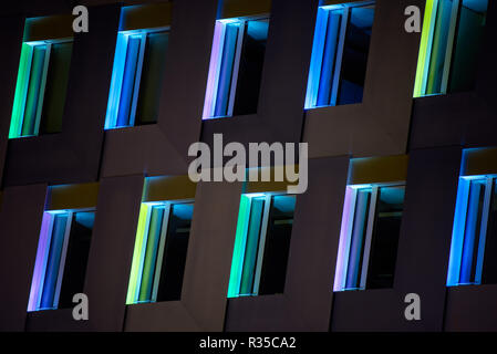 Bürogebäude in der Nacht Stockfoto