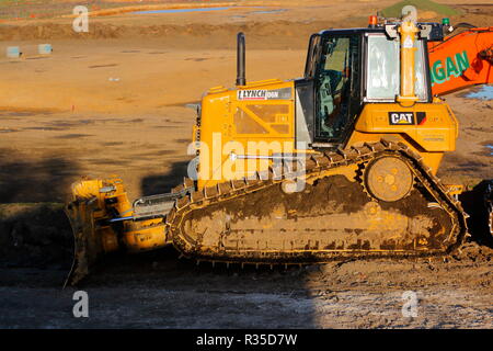 Ein Caterpillar D6N LGP zum Ausleihen von Lynch Arbeiten am Bau von Iport in Doncaster, South Yorkshire. Stockfoto