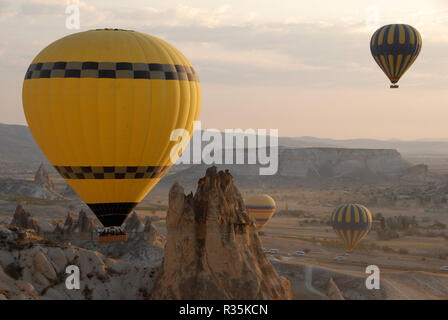 Heißluftballons über Kappadokien Stockfoto