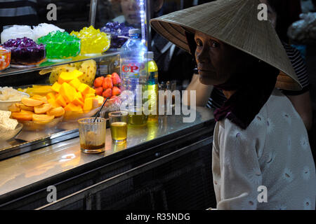 Vietnam, Hanoi, Frau Stockfoto