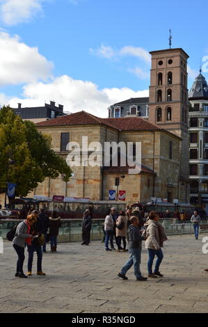 Die Fassade der Kirche San Marcelo in Leon. Architektur, Reisen, Geschichte, Street Photography. November 2, 2018. Leon Castilla y Leon Spanien. Stockfoto