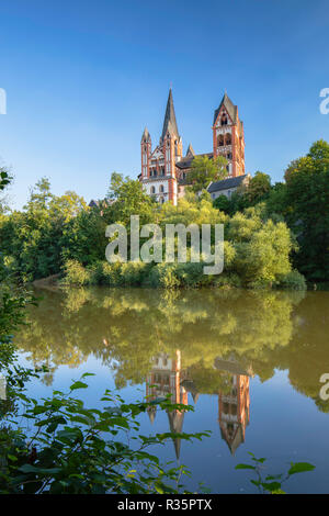 Kathedrale (Dom) und Lahn, Limburg, Hessen, Deutschland Stockfoto