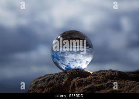 Crystal Ball Fotografie - El Confital Strand am Rande von Las Palmas Stockfoto