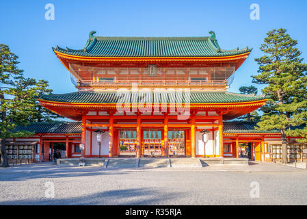 Otenmon, Haupttor des Heian jingu Schrein in Kyoto. Stockfoto