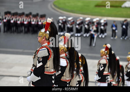 Rom, Italien, 16. Oktober 2018: Soldaten aus nationalen Italiens Ehrengarde bei einer militärischen Zeremonie am Altar des Vaterlandes in Rom. Stockfoto