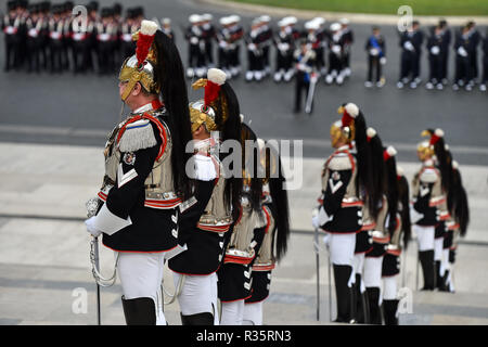 Rom, Italien, 16. Oktober 2018: Soldaten aus nationalen Italiens Ehrengarde bei einer militärischen Zeremonie am Altar des Vaterlandes in Rom. Stockfoto