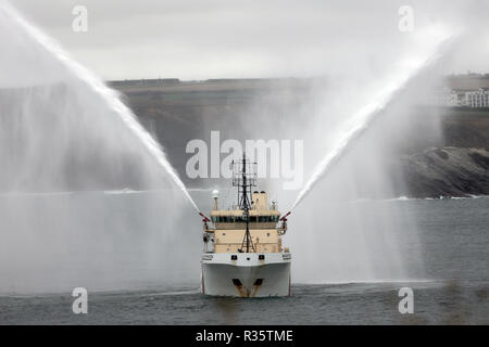 Gazzle cove Storm Wellen. Newquay, Cornwall, England. Stockfoto