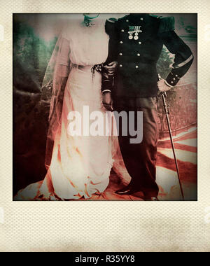 Polaroid Effekt Foto von einem Bräutigam tragen militärische Kleid und seine Braut Stockfoto