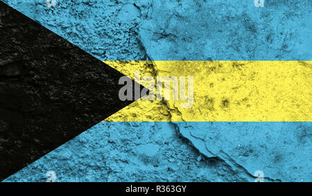 Flagge Bahamas close up malte auf einen Riss in der Wand, Konzept der bewaffneten Aktionen und Konflikte in der Welt Stockfoto