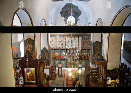 South bulgarischen Dorf Schiroka Luka in Smoljan Gemeinde, ein architektonisches und Folklore finden im zentralen Rhodopen, Bulgarien, März Stockfoto