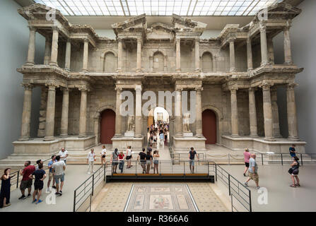 Berlin. Deutschland. Pergamon Museum. Wiederaufbau der Römische Markttor von Milet (Ca. 100 AD). Stockfoto