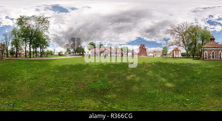 360 Grad Panorama Ansicht von GRODNO, Weißrussland - Mai 13, 2015: volle 360 Grad Panorama in equirectangular Spherical projection in Vintage alte Burg, VR-Inhalt