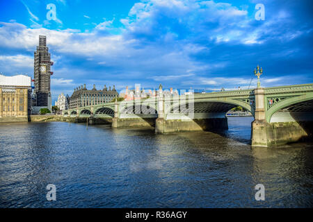 Das Parlament und den Big Ben Clock Tower unter Reparatur und Wartung, London, England, Vereinigtes Königreich Stockfoto