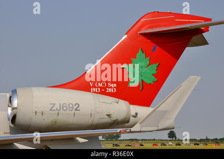 RAF, Royal Air Force Sentinel R1 Jet Flugzeug der 5 Squadron, V Squadron mit einem speziellen 100. Jahrestag Heckplan. Hundertjähriges Bestehen. V (AC) Geschwader. 5 m2 Stockfoto