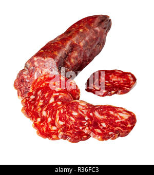 Chorizo Wurst in Scheiben geschnitten auf weißem Hintergrund isoliert, close-up Stockfoto