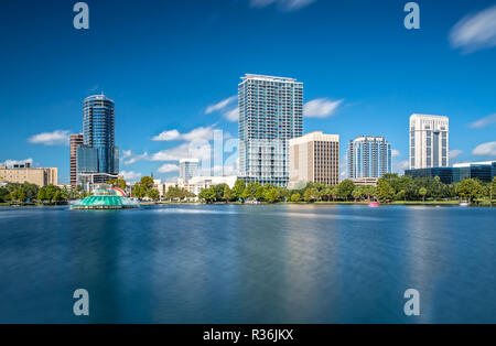Downtown Orlando von Lake Eola Park an einem sonnigen Tag Stockfoto
