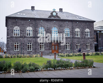 REYKJAVIK, Island - 23. Oktober 2018: Das Parlament, an Austurvollur in Reykjavik, Island Stockfoto