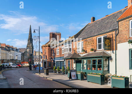 Die Geschäfte in der vorderen Straße im Zentrum der Stadt, Tynemouth, Tyne und Wear, England Großbritannien Stockfoto