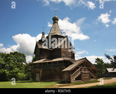 Kirche der Geburt der Jungfrau Maria in Vitoslavlitsy Dorf in der Nähe von Nowgorod. Russland Stockfoto