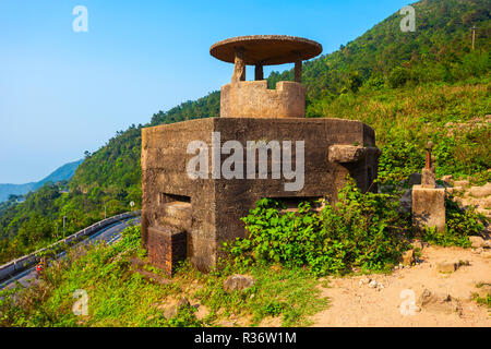 Alte Gebäude an der Quan Hai Van Pass in Danang City in Vietnam. Stockfoto