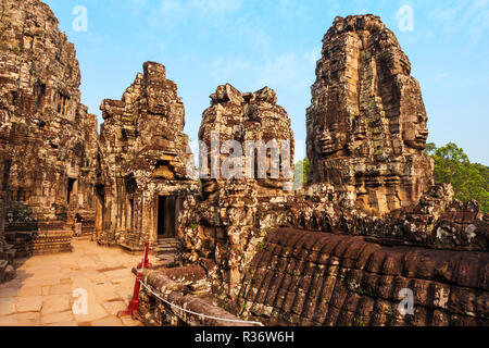 Stein Gesichter bei Bayon Tempel. Bayon ist ein bekannter Khmer Tempel in Angkor in Kambodscha. Stockfoto