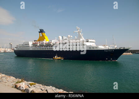 Saga Pearl II Kreuzfahrtschiff der Firma SAGA Auslaufen aus dem Hafen von Barcelona. Oktober 19, 2018. Stockfoto