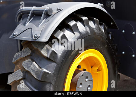 Reifen der neuen Frontlader, Bagger, Traktor, Baumaschine Stockfoto