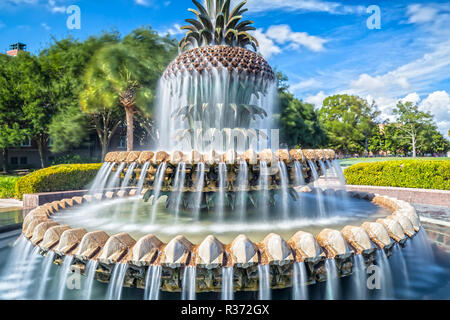 Lange Belichtung des berühmten Ananas Brunnen in Waterfront Park in Charleston, SC Stockfoto