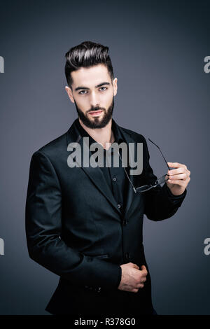 Portrait von eine nachdenkliche junge Unternehmer Stockfoto