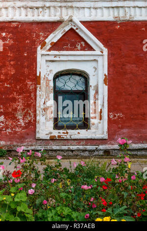 Smolensk Kirche innerhalb der Epiphanie Kloster, Fenster, Uglitsch, Goldener Ring, Oblast Jaroslawl, Russland. Stockfoto