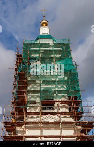 Smolensk Kirchturm Reparaturen innerhalb der Epiphanie Kloster, Uglitsch, Goldener Ring, Oblast Jaroslawl, Russland. Stockfoto