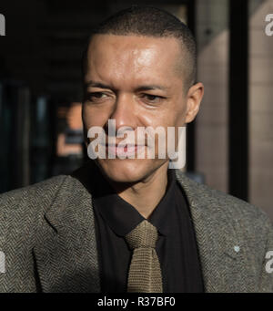 Portcullis House, London, Großbritannien. 5. Januar 2016. Clive Lewis MP entsteht Portcullis House, wo die Labour Party Kabinettsumbildung pla genommen hat Stockfoto