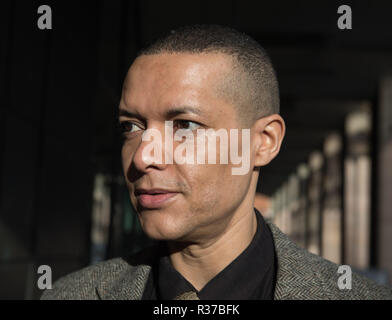 Portcullis House, London, Großbritannien. 5. Januar 2016. Clive Lewis MP entsteht Portcullis House, wo die Labour Party Kabinettsumbildung pla genommen hat Stockfoto