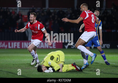 Der Salford City Adam Rooney feiert ersten Ziel seiner Seite des Spiels zählen während der Emirates FA Cup, erste Runde replay Match auf der Halbinsel Stadium, Salford. Stockfoto