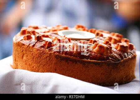 Köstliche Hochzeit Brot und Salz sind bereit für die Gäste. Stockfoto