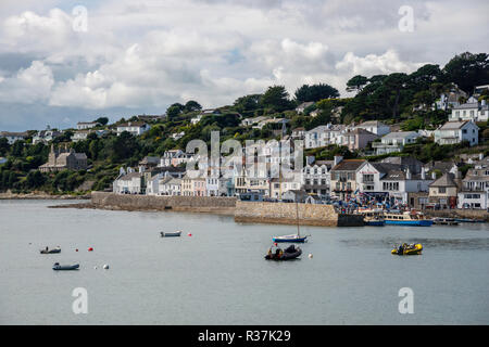 Der malerische Küstenort St Mawes auf der Roseland Halbinsel an der Küste von Cornwall in der Nähe von Falmouth, Cornwall, England, Großbritannien. Stockfoto