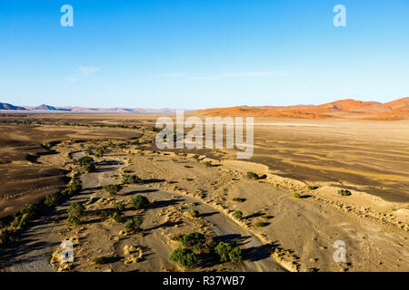 Luftaufnahme, Tsauchab Trockenfluss, Sossuvlei, Namib-Naukluft-Nationalpark, Namibia Stockfoto