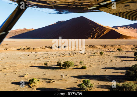 Luftaufnahme, Tsauchab Trockenfluss, Sossuvlei, Namib-Naukluft-Nationalpark, Namibia Stockfoto