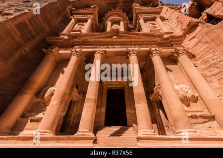 Pharaos Treasure House in Fels gehauen, Fassade des Schatzhaus Al-Khazneh, Khazne Faraun, Mausoleum in der nabatäischen Stadt Stockfoto