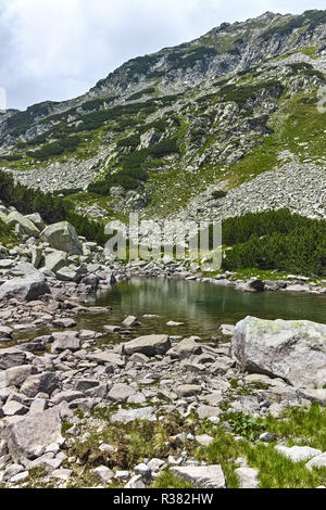 Erstaunliche Landschaft des Oberen Muratovo See, Pirin-gebirge, Bulgarien Stockfoto